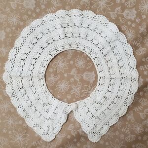 Crocheted Vintage Lace Collar**Pale Ivory** Shell & Scallop Design**
